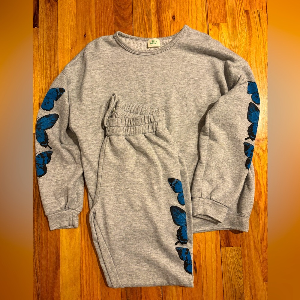 Gray Sweatshirt and Pants Set with Blue Butterfly Design